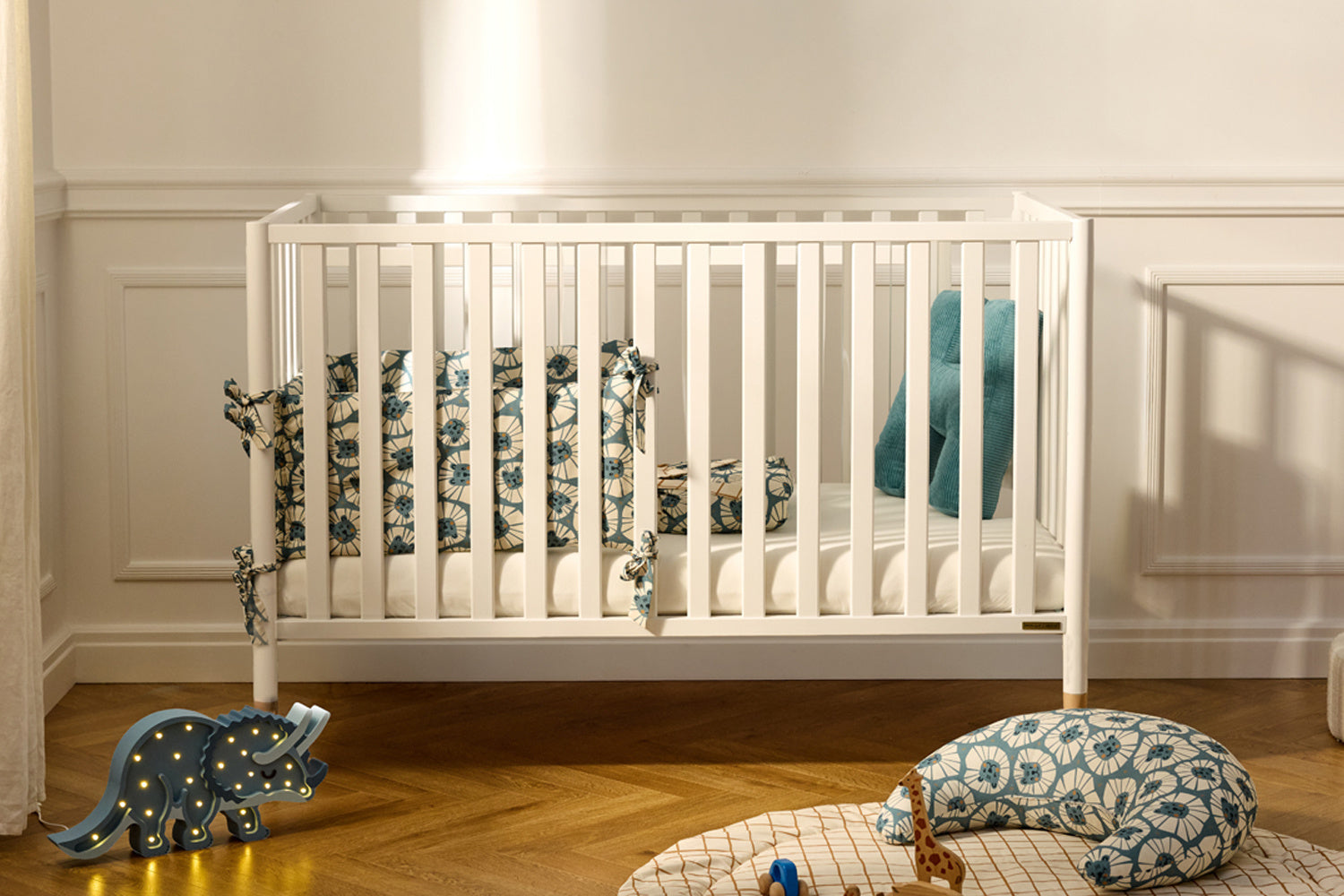 Détail du lit bébé Mia 70x140 cm blanc