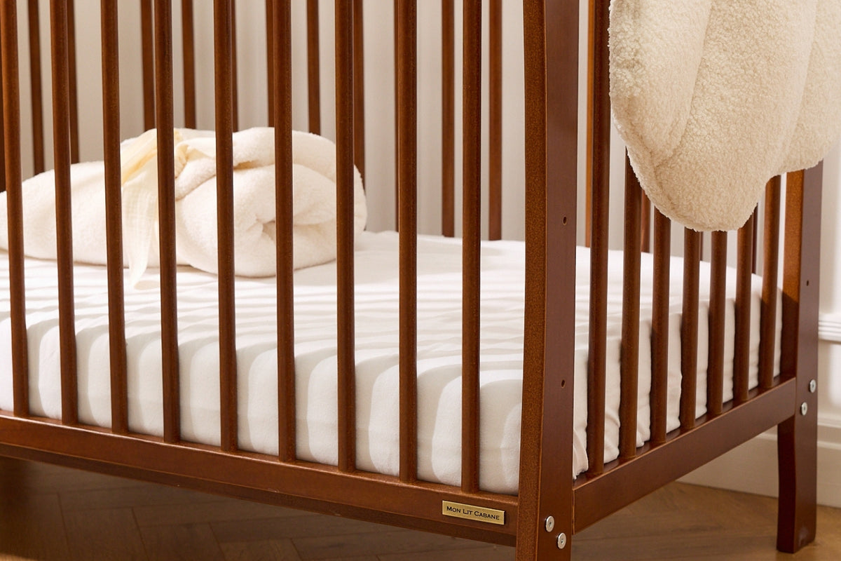 Détail du lit bébé Sasha 60x120 cm vintage