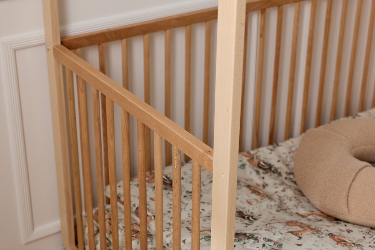 Détail du lit cabane bébé Emma naturel